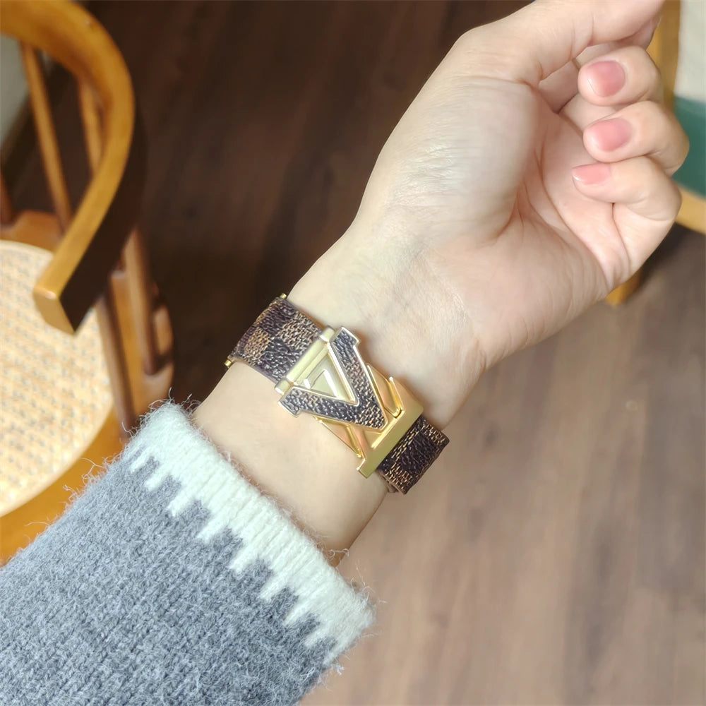 Leather Magnetic Apple Watch Strap Band for Unisex Comfort